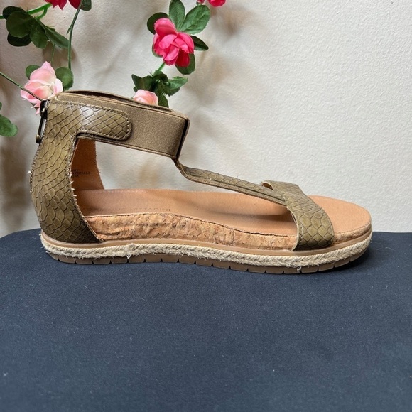 🌹 Adrienne Vittadini Green Brown Snakeskin Reptile Sandals 7.5 Platform Patrice - Picture 7 of 13